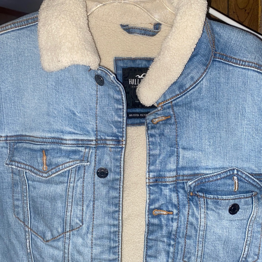 Large Men’s Hollister Jean Jacket w/ fur lining